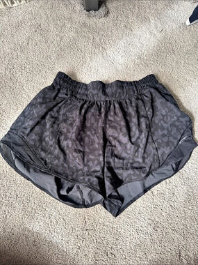 lululemon Hotty Hot High-Rise Lined Short 4" Black & Gray Size 6